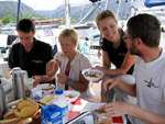 Frühstück/Breakfast - Yachtcharter Schweden, Mitsegeln Schweden